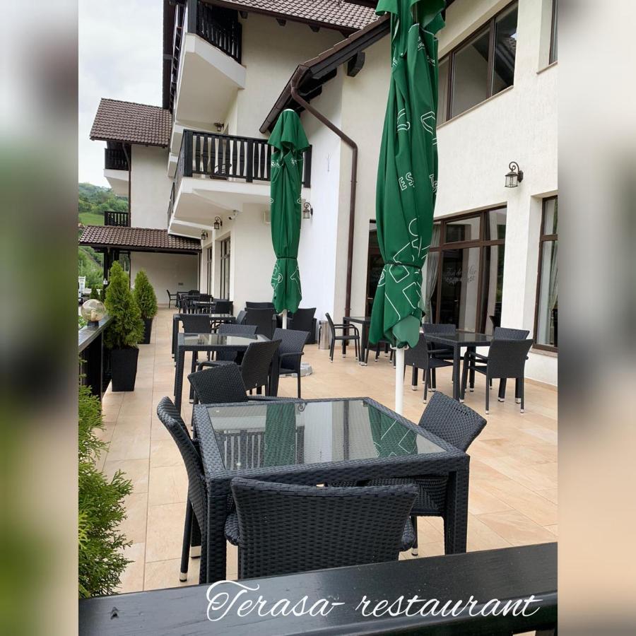 Flori De Mar Hotel Poiana Mărului Екстериор снимка