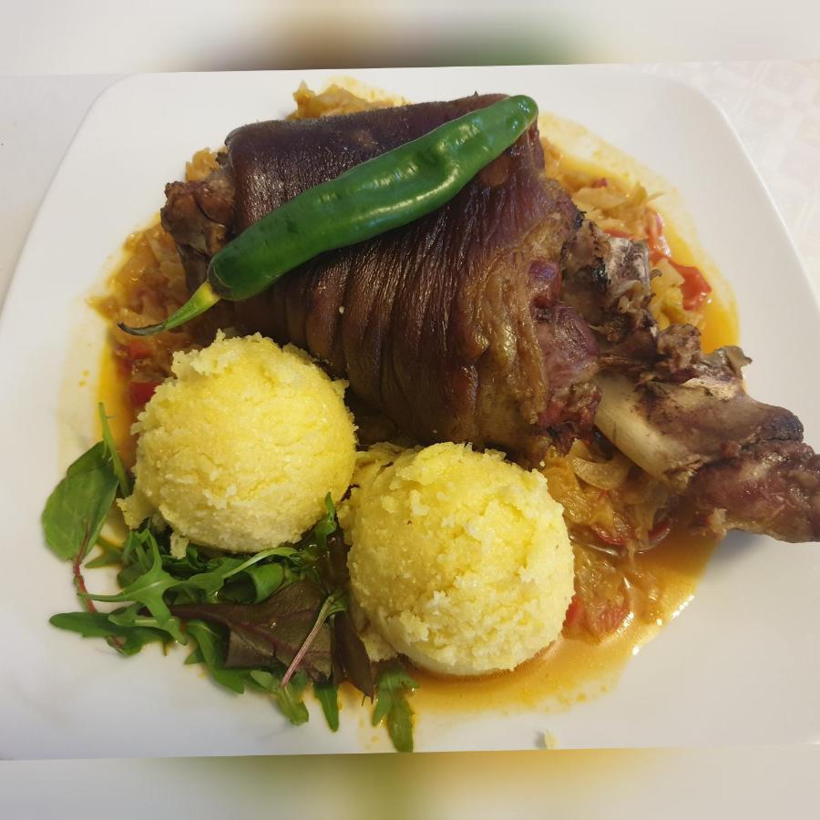 Flori De Mar Hotel Poiana Mărului Екстериор снимка