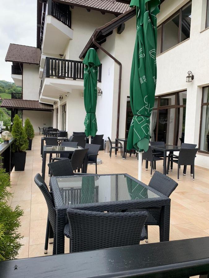 Flori De Mar Hotel Poiana Mărului Екстериор снимка