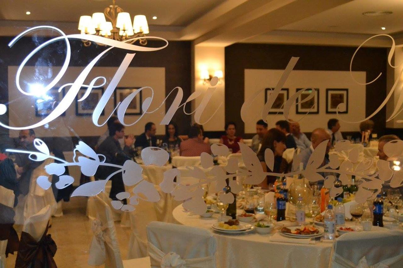 Flori De Mar Hotel Poiana Mărului Екстериор снимка