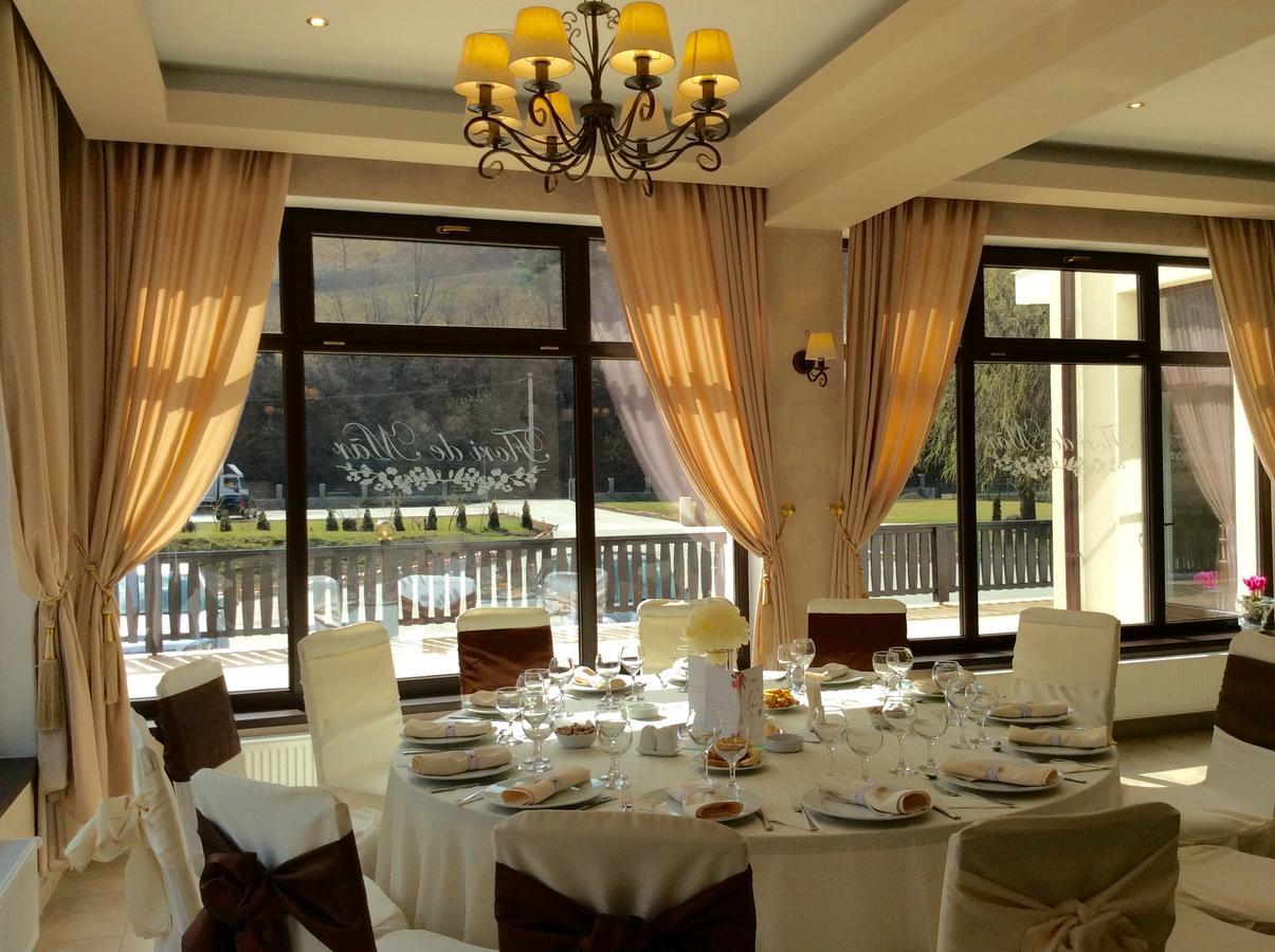 Flori De Mar Hotel Poiana Mărului Екстериор снимка