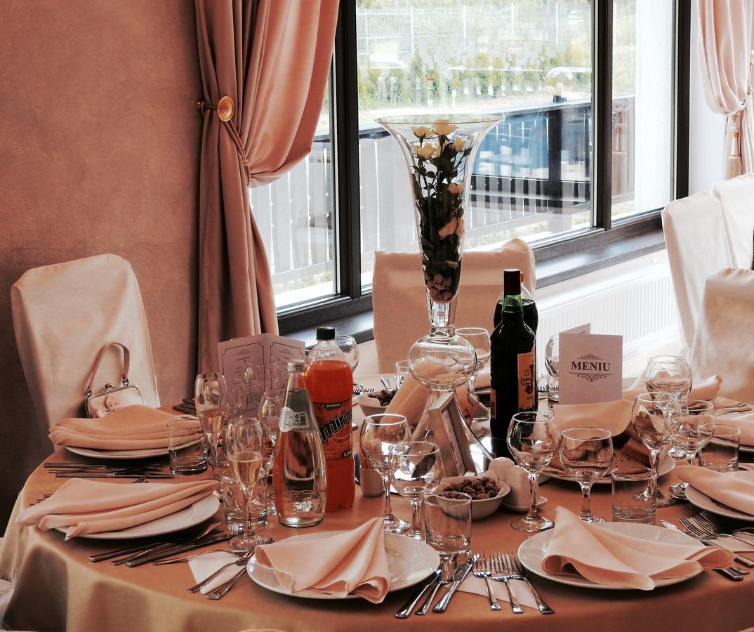 Flori De Mar Hotel Poiana Mărului Екстериор снимка
