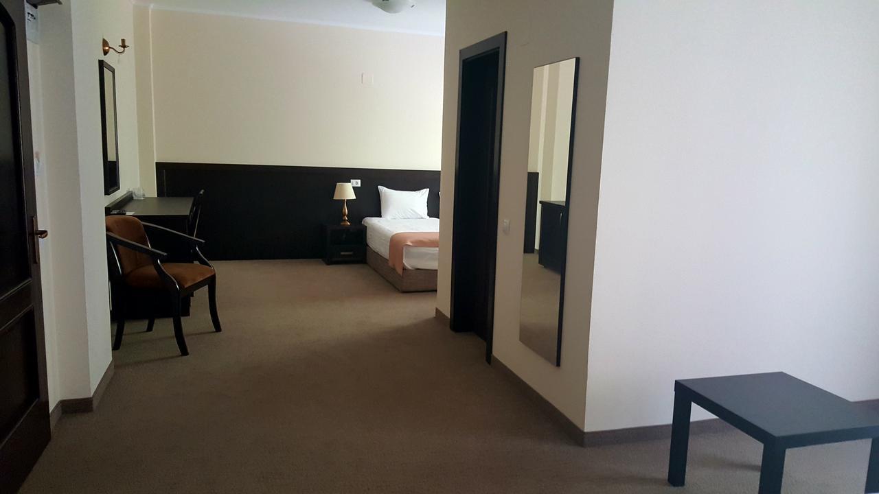 Flori De Mar Hotel Poiana Mărului Екстериор снимка