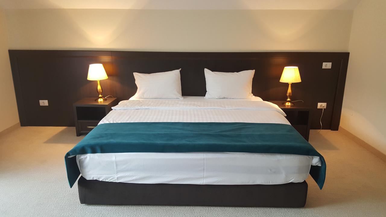 Flori De Mar Hotel Poiana Mărului Екстериор снимка