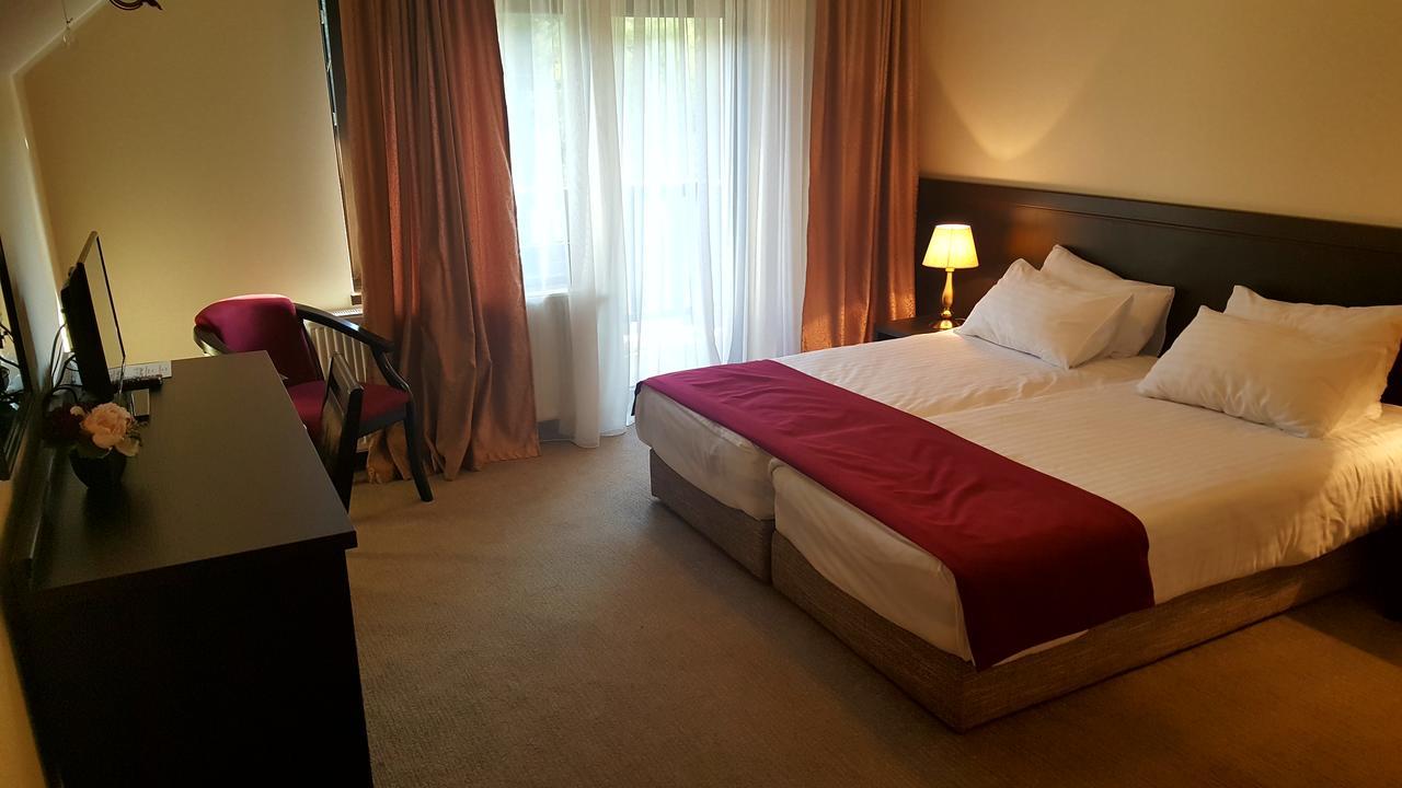 Flori De Mar Hotel Poiana Mărului Екстериор снимка