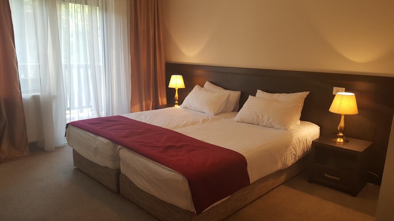 Flori De Mar Hotel Poiana Mărului Екстериор снимка