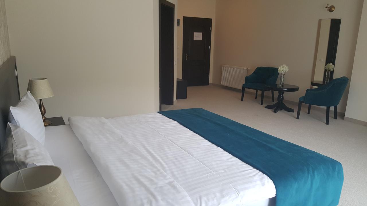 Flori De Mar Hotel Poiana Mărului Екстериор снимка