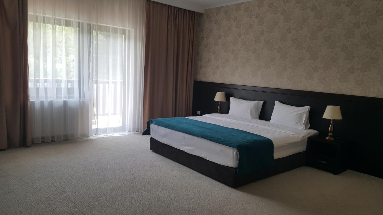 Flori De Mar Hotel Poiana Mărului Екстериор снимка