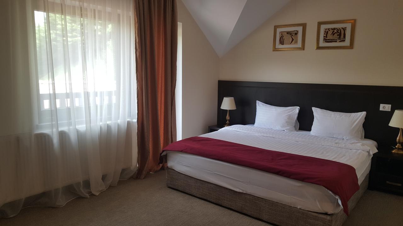 Flori De Mar Hotel Poiana Mărului Екстериор снимка